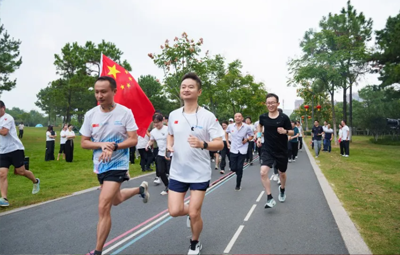 同心筑梦 共庆华诞丨中节能国祯第四届“欢乐迎国庆 环湖健步走”活力开启